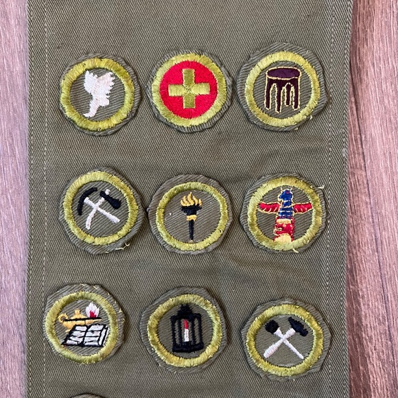 Vintage Boy Scouts of America BSA Sash with 20 Merit Insignia Patches Badges - Picture 4 of 10